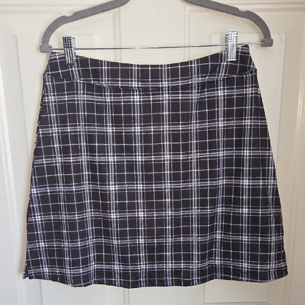 Chic Black and White Plaid Mini Skirt